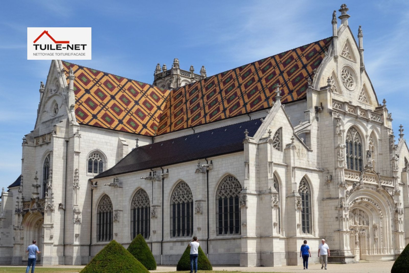 Toiture du Monastère Royal de Brou à Bourg-en-Bresse Ain 01